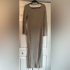 Elegant Beige Knit Dress